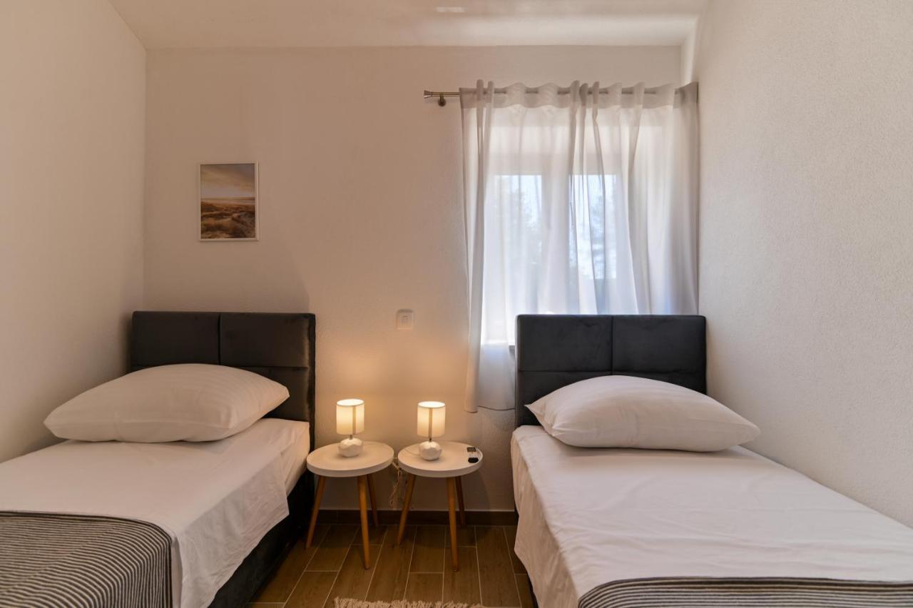 Villa Rudini With Heated Pool Okrug Gornji Εξωτερικό φωτογραφία