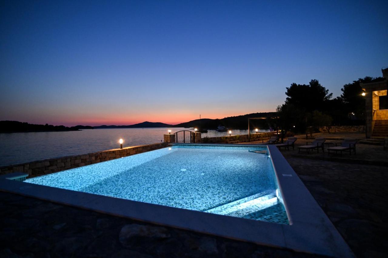 Villa Rudini With Heated Pool Okrug Gornji Εξωτερικό φωτογραφία